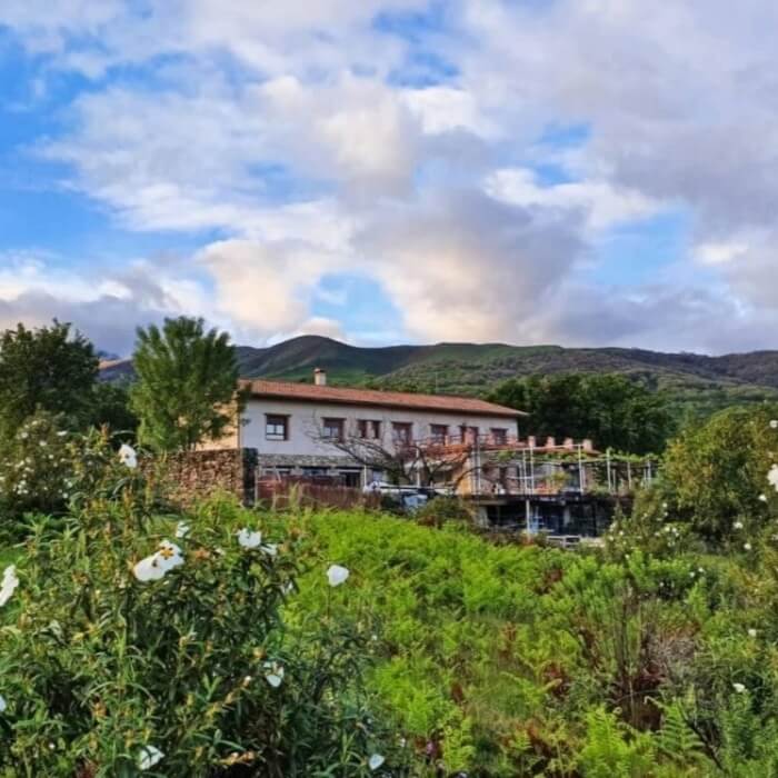 Espacio del retiro rodeado de naturaleza