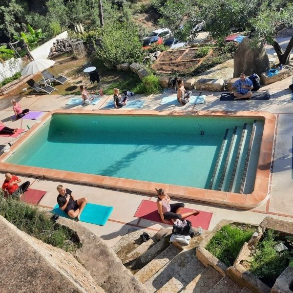 Piscina y espacio de la experiencia